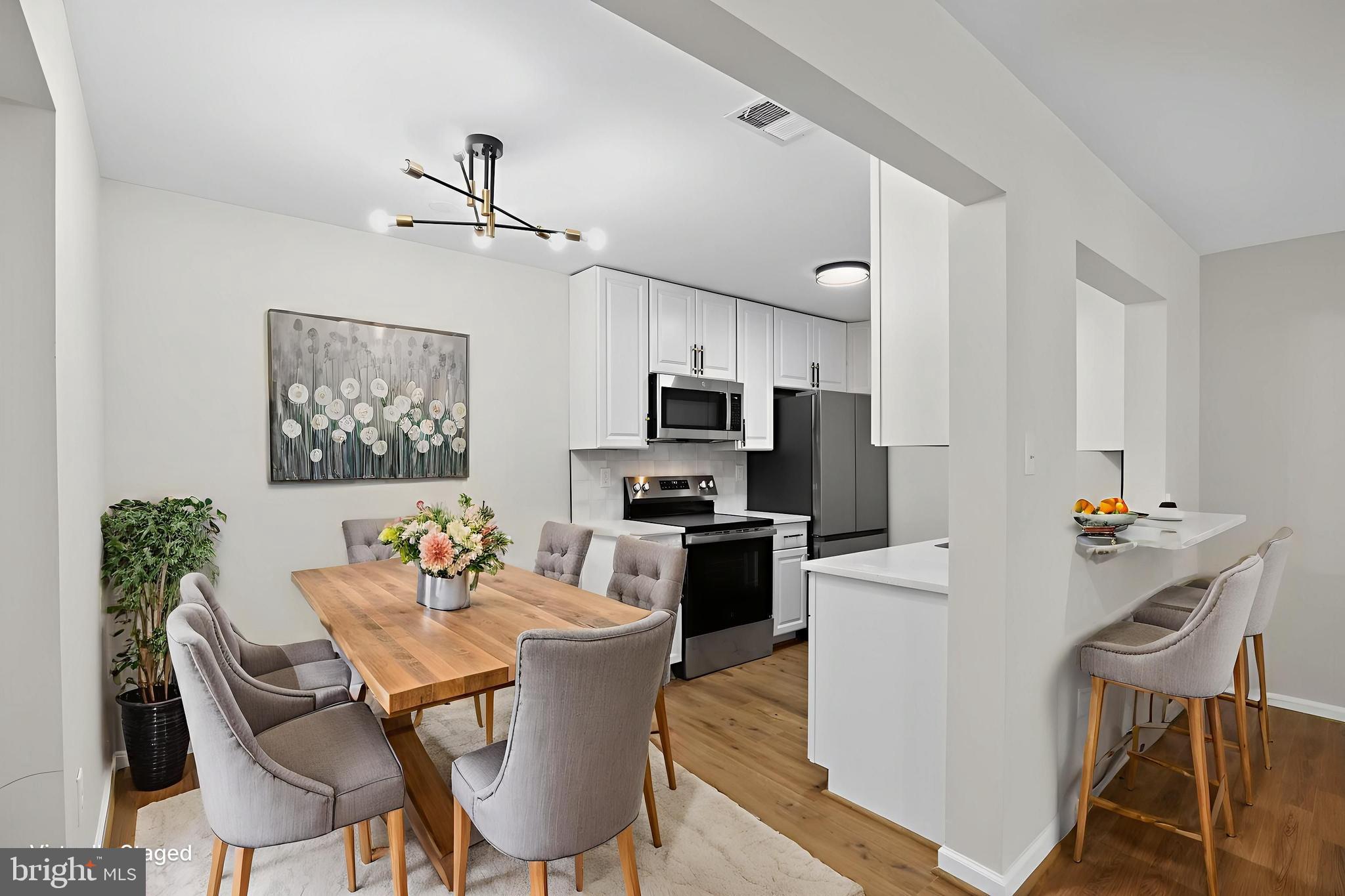 3733 AMSTERDAM TERRACE 9-95