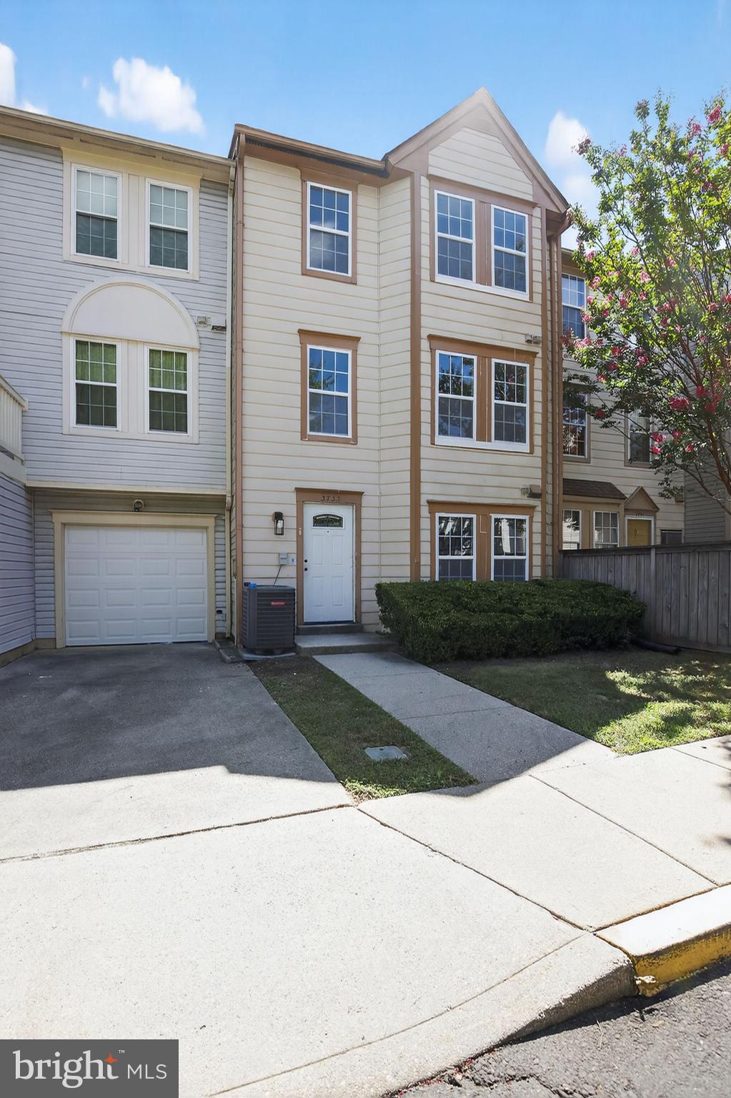 3733 AMSTERDAM TERRACE 9-95