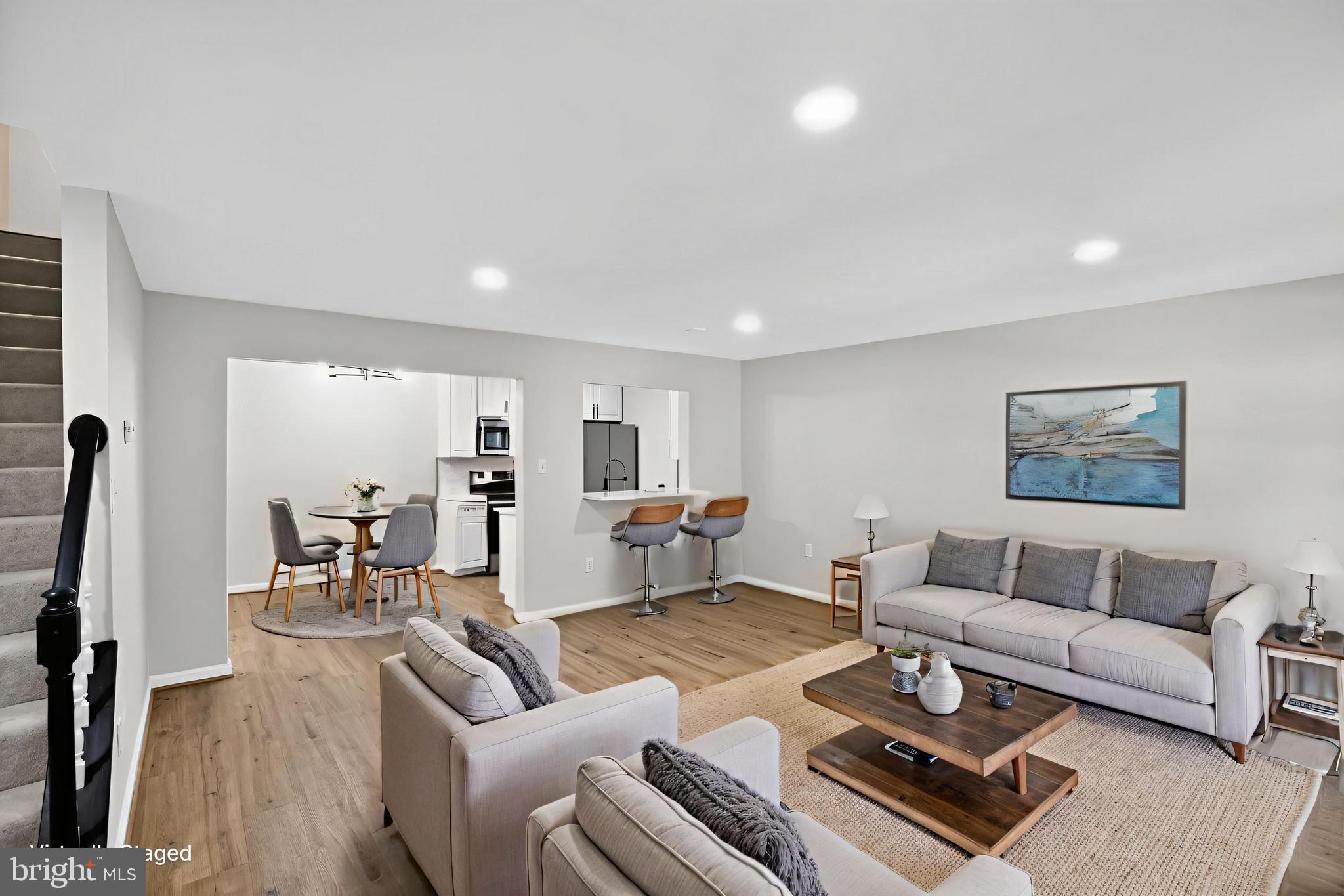 3733 AMSTERDAM TERRACE 9-95
