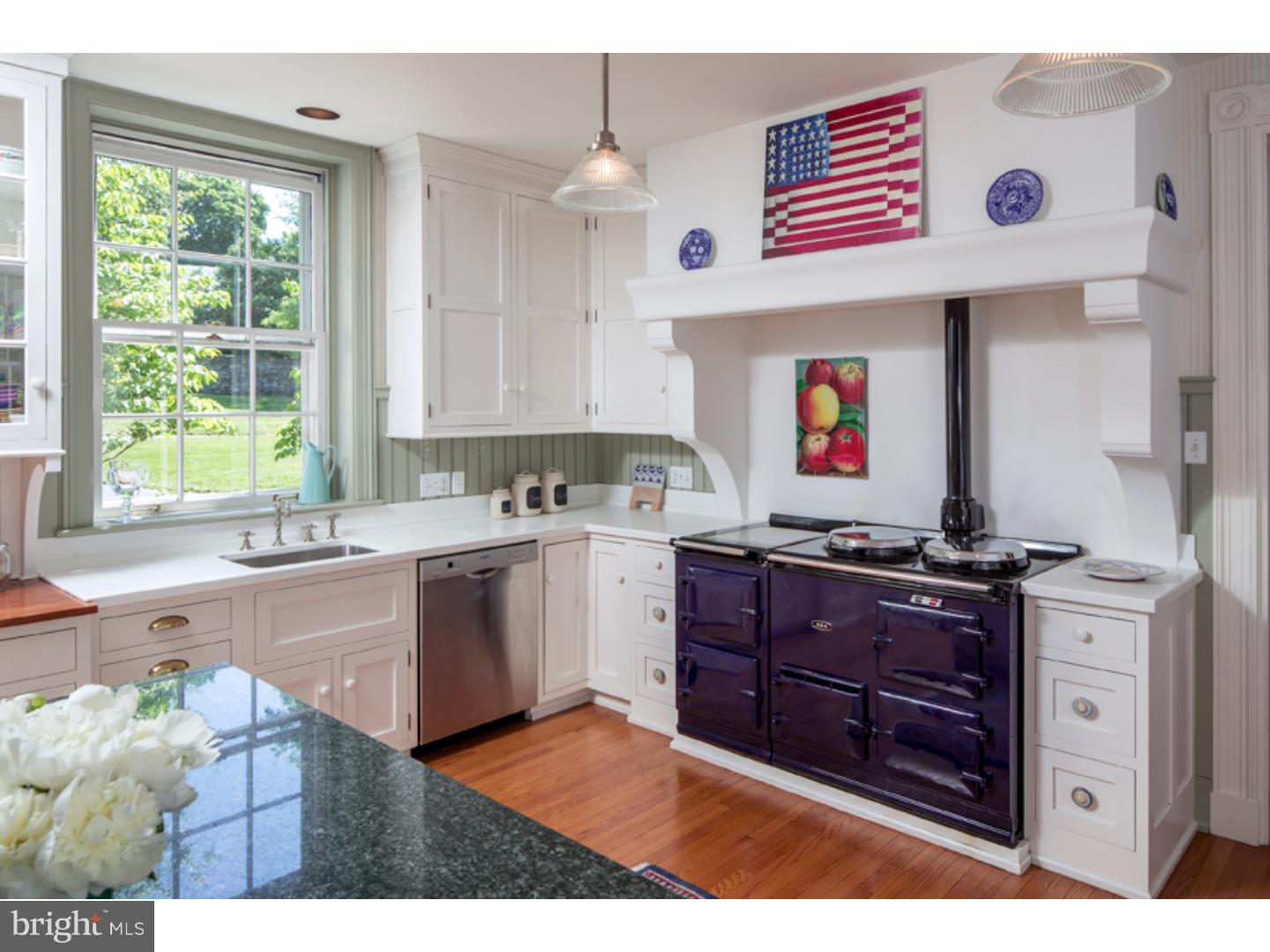 CHESTNUT HILL - Residential