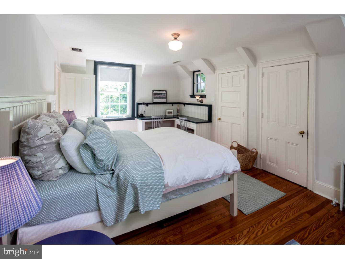 CHESTNUT HILL - Residential