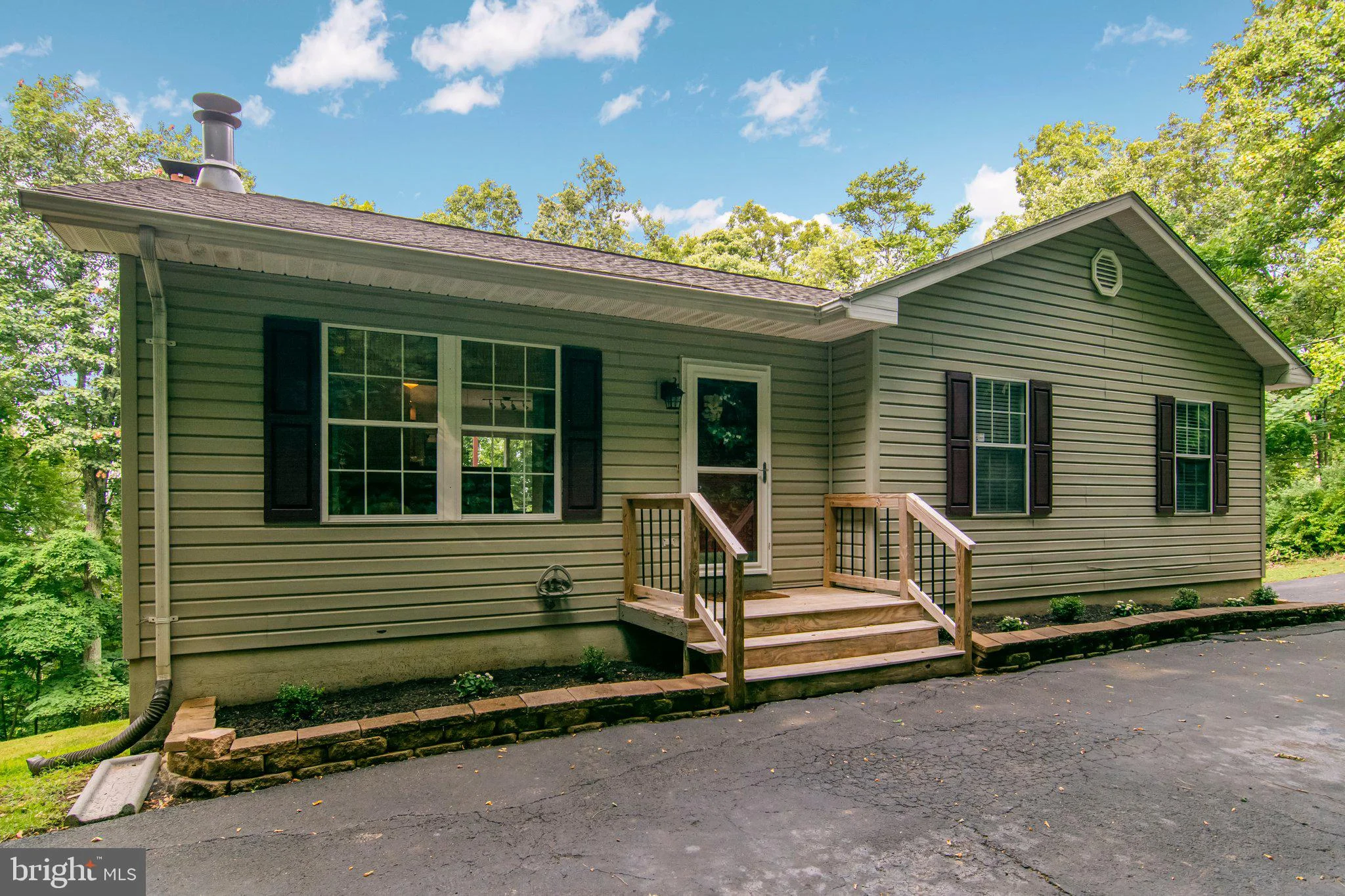 1278 Granny Smith Road, Linden, VA 22642