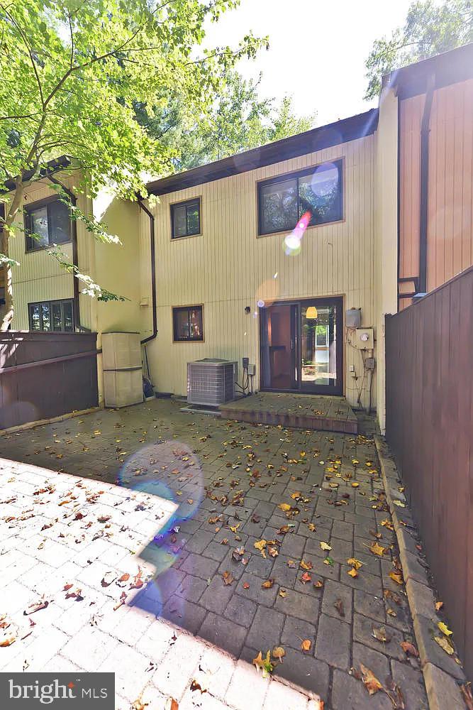 FAIRFAX - Residential Lease