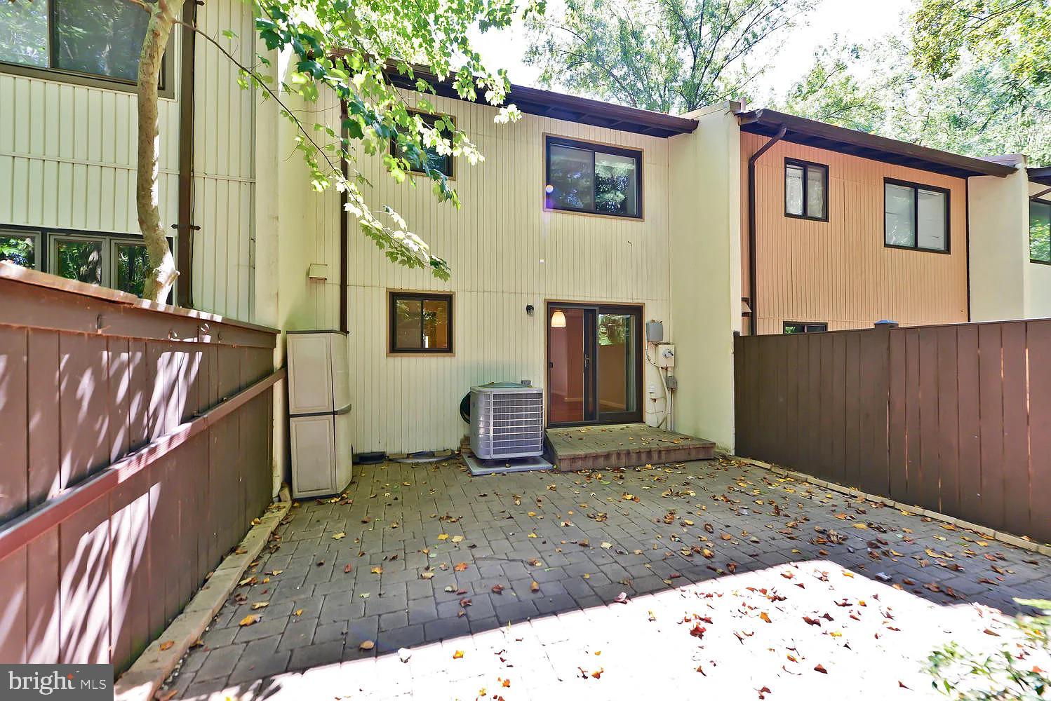 FAIRFAX - Residential Lease