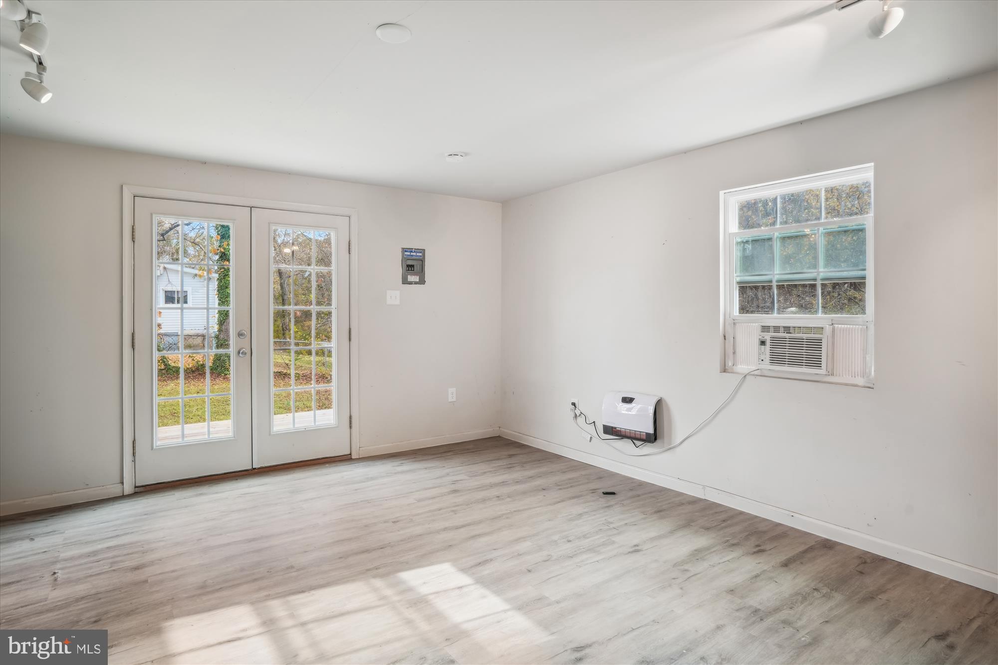 ELVATON ACRES - Residential