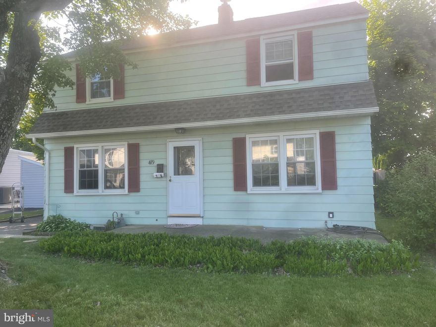 Come check out this cute 3 bedroom, 2 full bath house located in desirable Hatboro-Horsham school district.  This home offers great potential for the right buyer. While it needs some cosmetic updating, this property will come to life with a little bit of elbow grease.  As you walk in, you will be greeted by a large living area with tons of natural light and hardwood floors underneath.  Through the kitchen is a great family room addition, with more square footage than the normal house here, with a fireplace.  Laundry and another full bath are also on this level. The bedrooms are generously sized and offer good closet space with hardwood floors. The partially finished basement provides additional living space and can be used as a home office, gym, or playroom.  New Roof in 2021 and the backyard is perfect for outdoor gatherings and has a shed that will be removed.  The location of this property cannot be beat. It is situated in a quiet neighborhood with easy access to major highways, shopping centers, and restaurants.   Successful offer will use Alpert Abstract for closing.