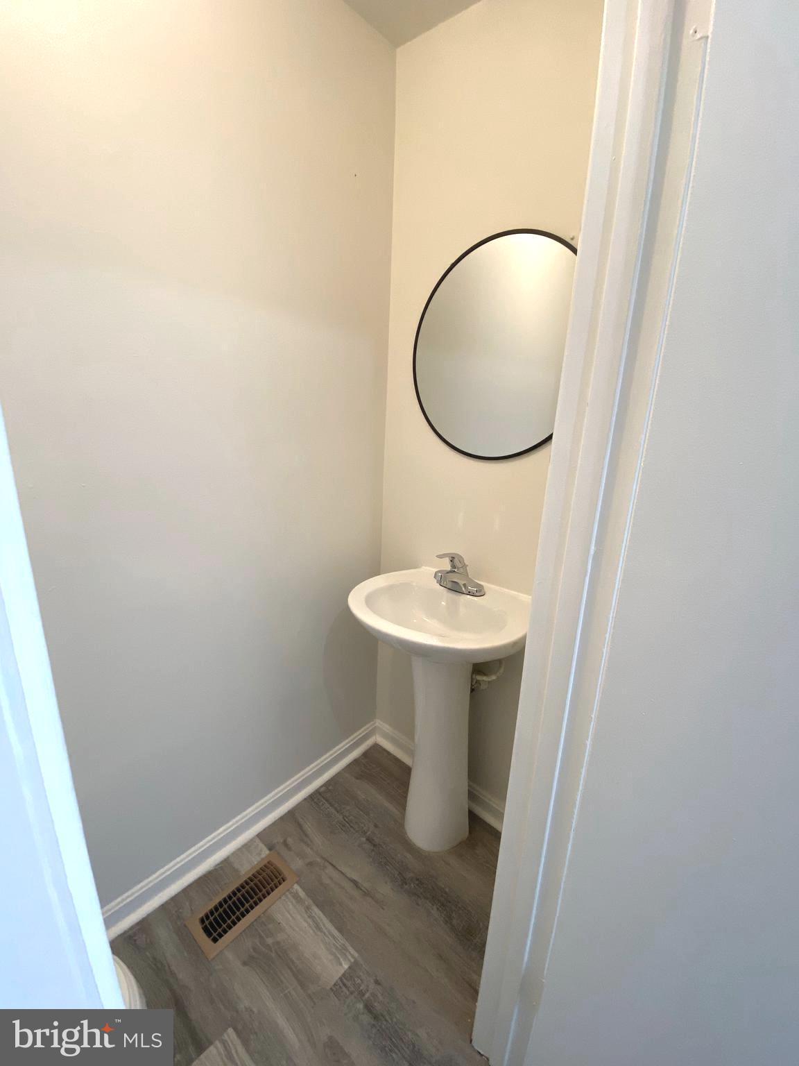 CROMWELL STATION - Residential Lease