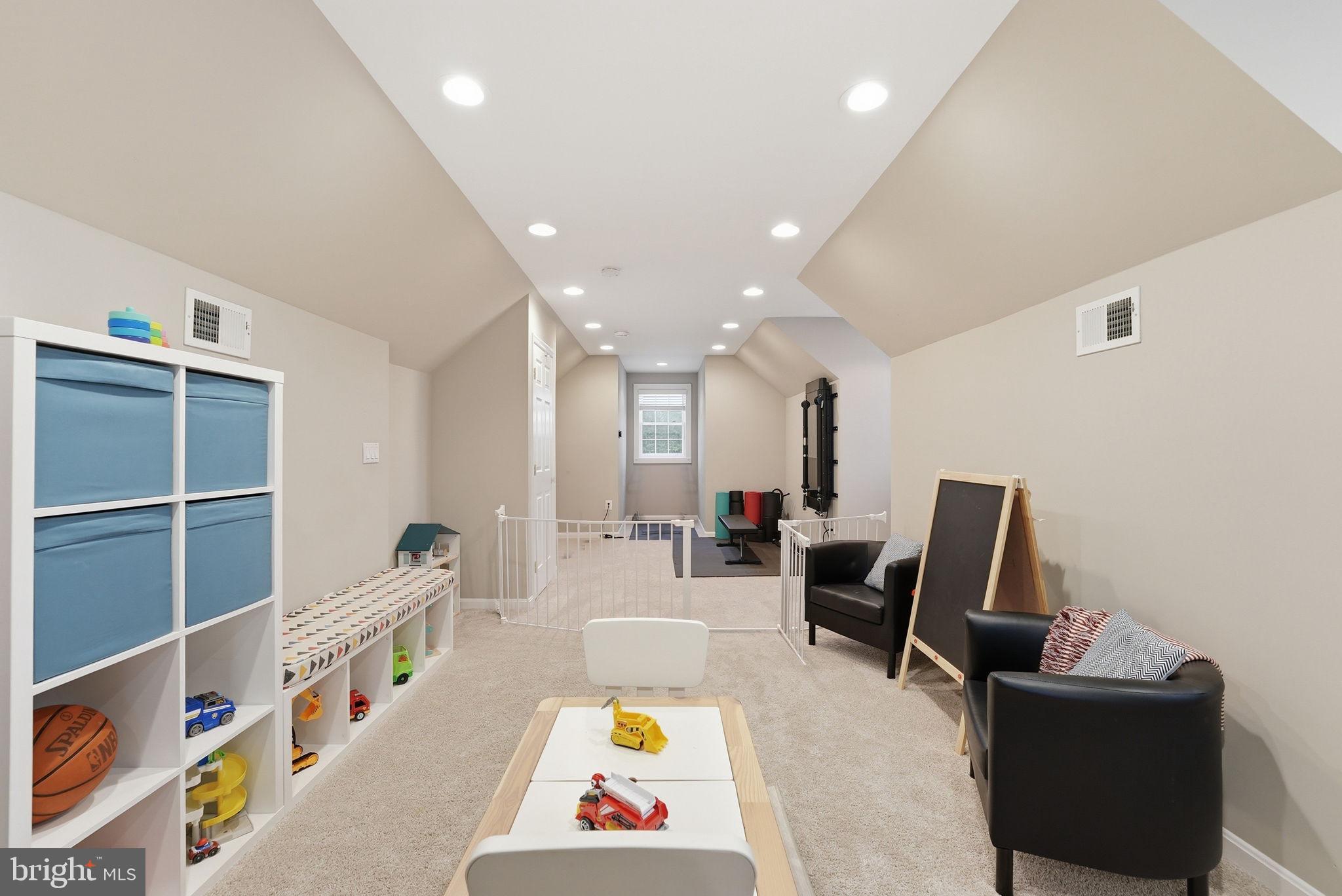 BUCKNELL MANOR - Residential