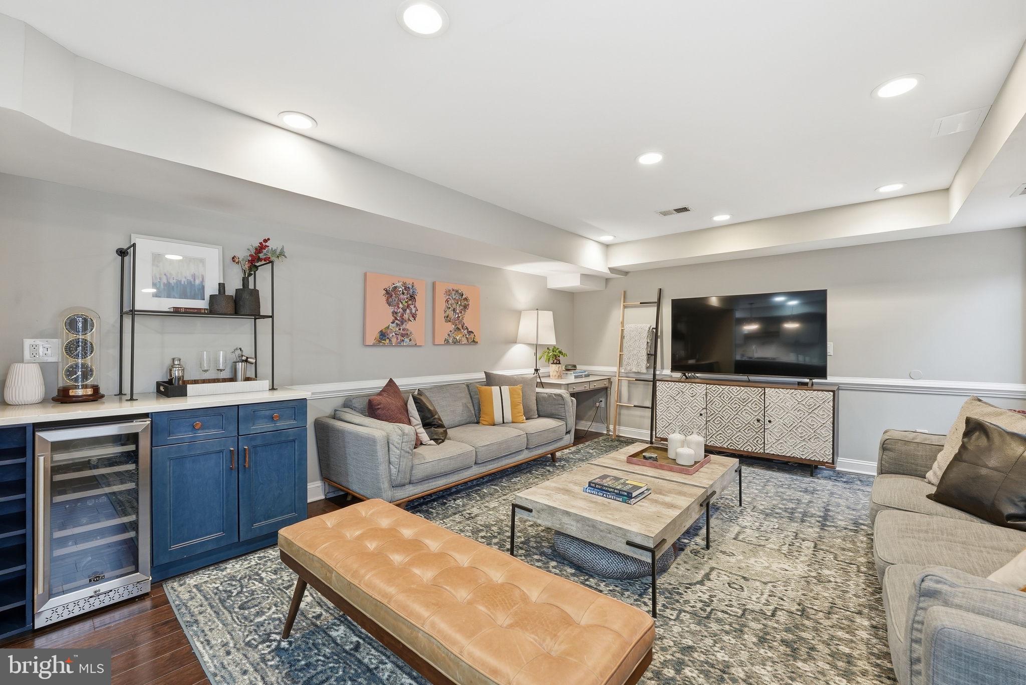 BUCKNELL MANOR - Residential