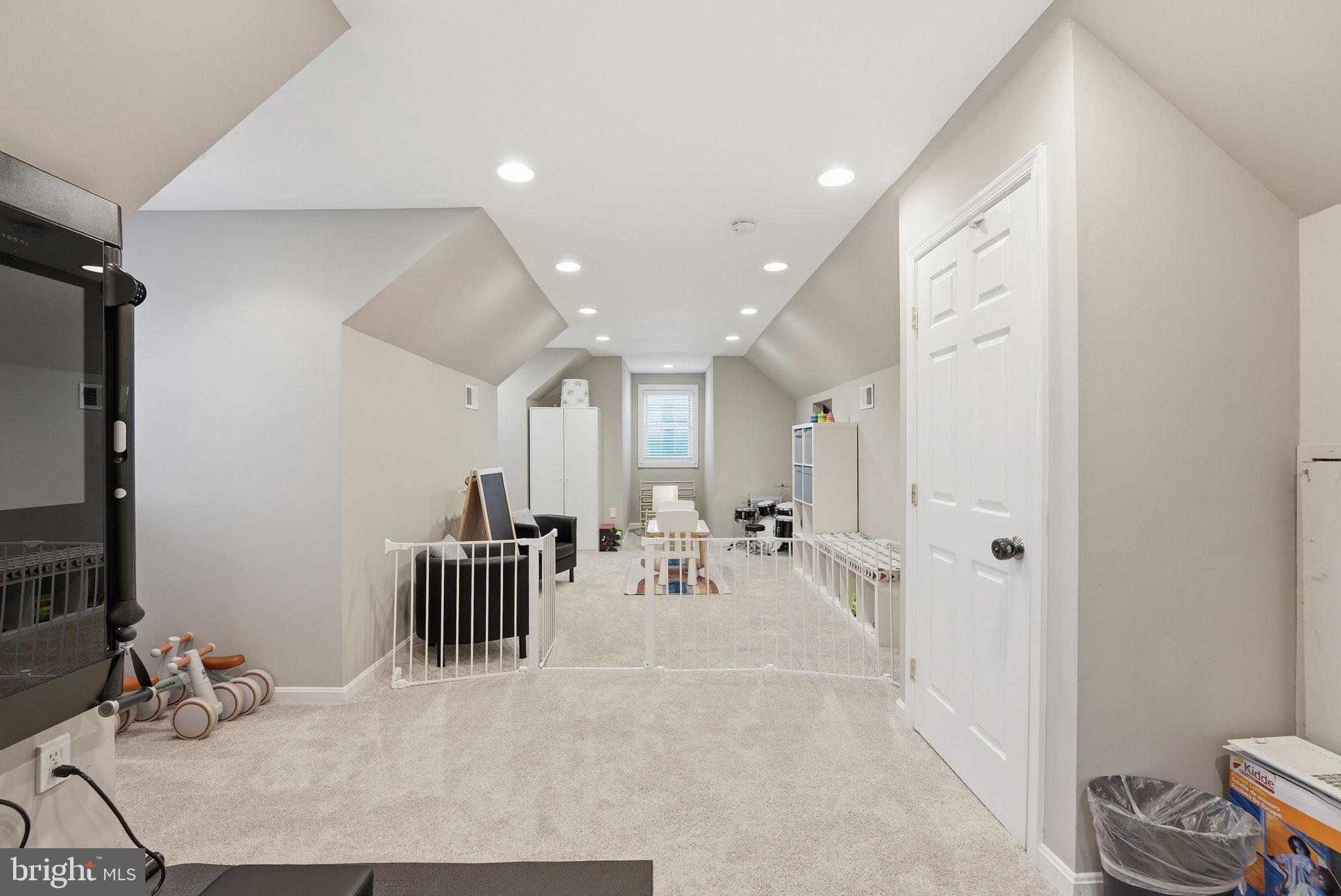 BUCKNELL MANOR - Residential