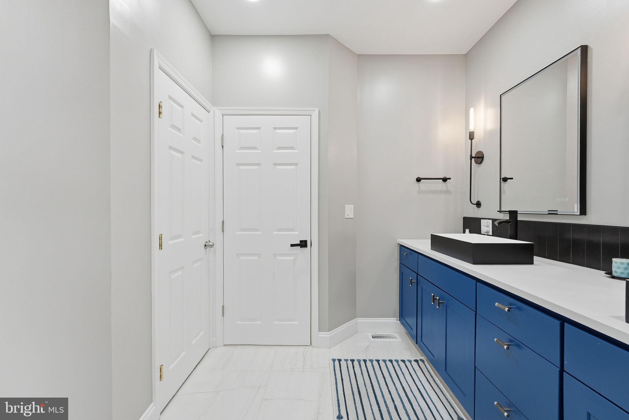 BUCKNELL MANOR - Residential