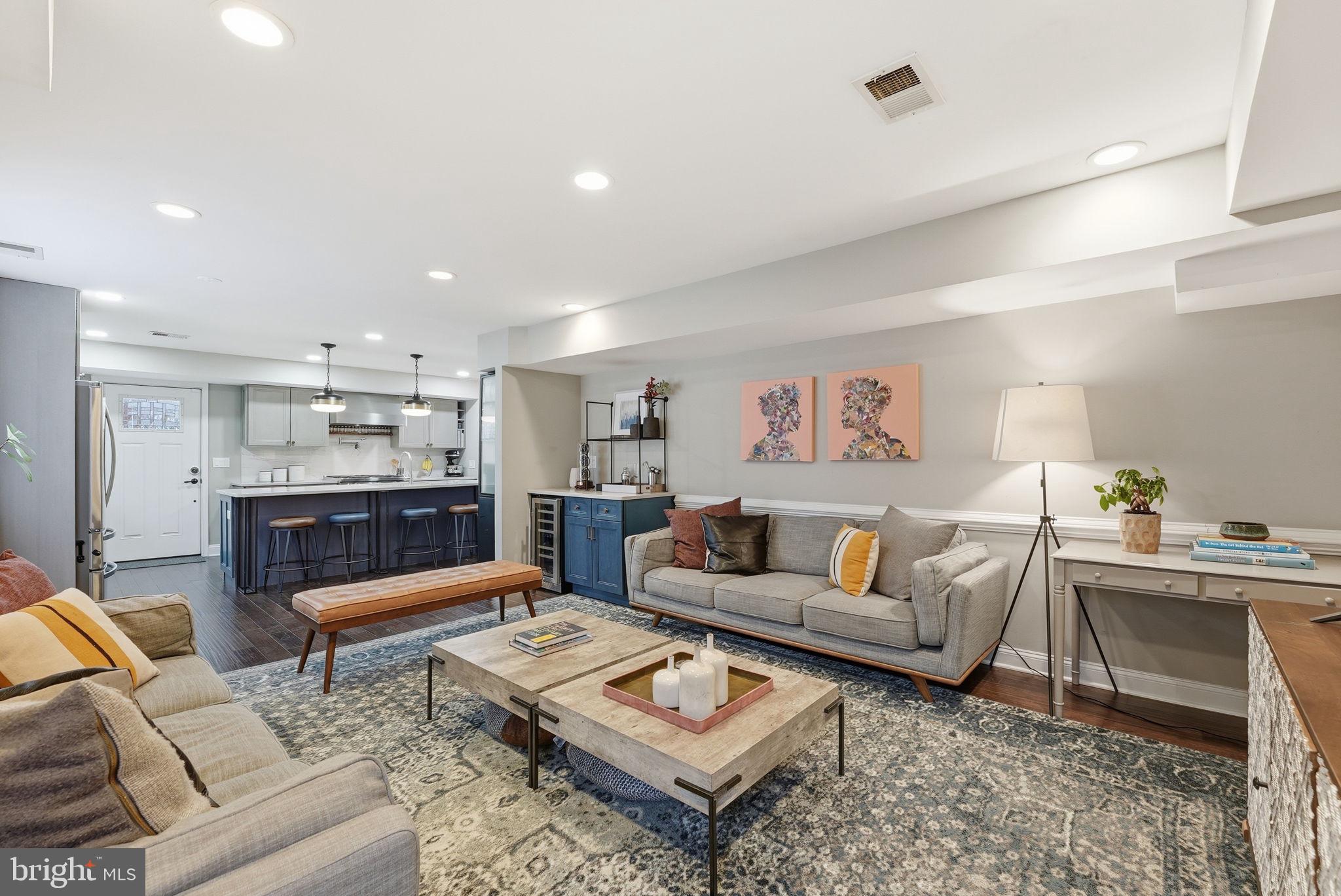 BUCKNELL MANOR - Residential