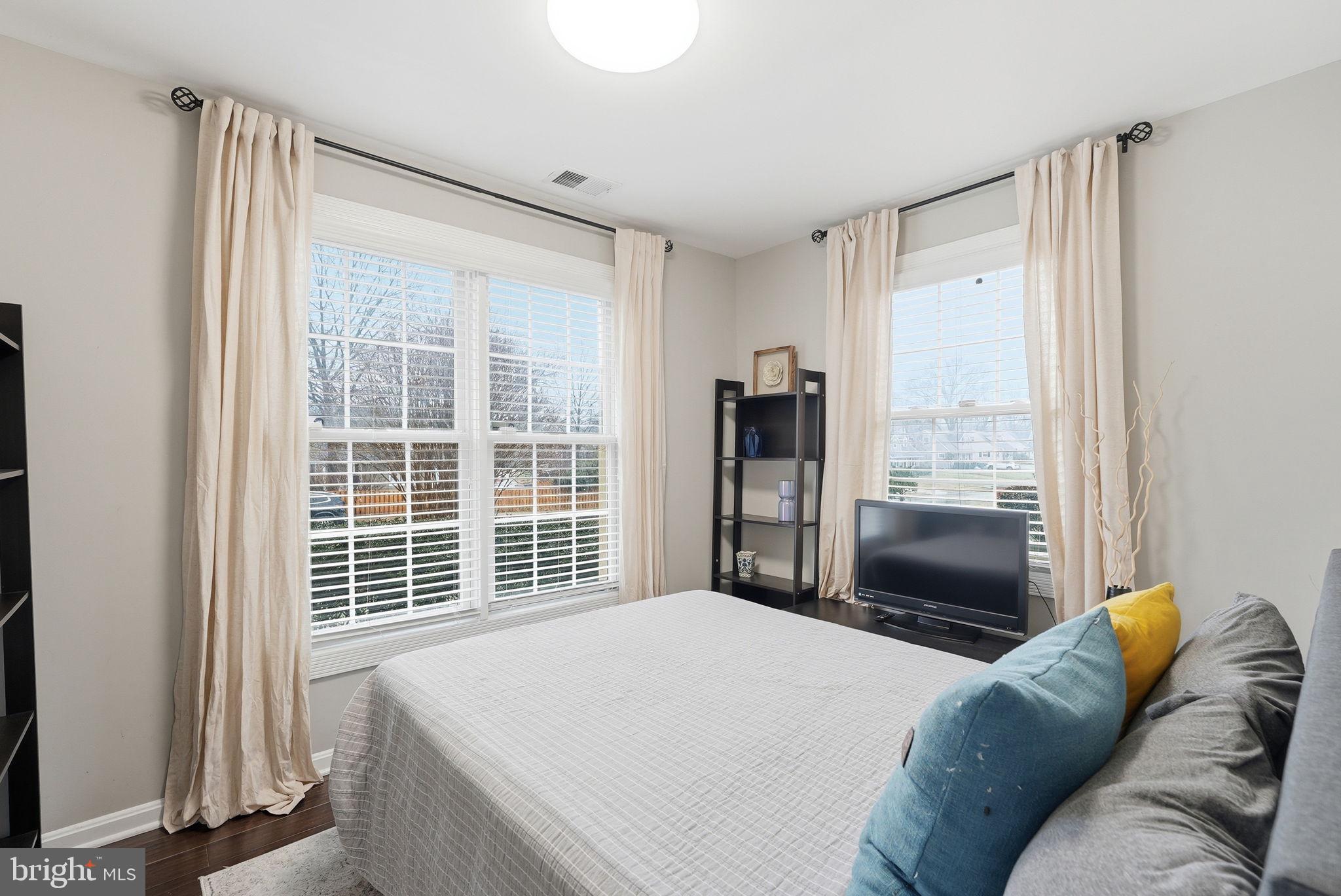 BUCKNELL MANOR - Residential