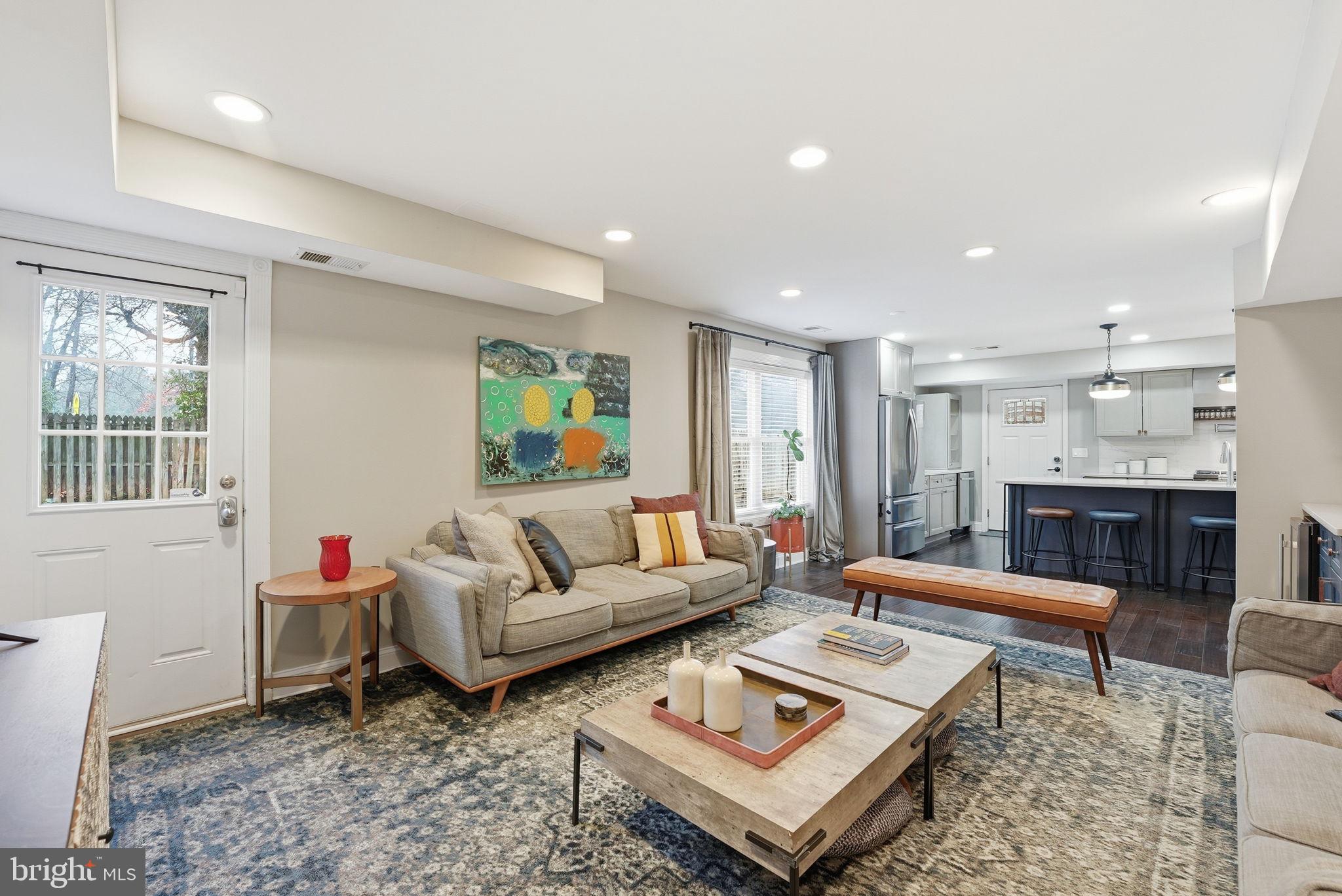 BUCKNELL MANOR - Residential