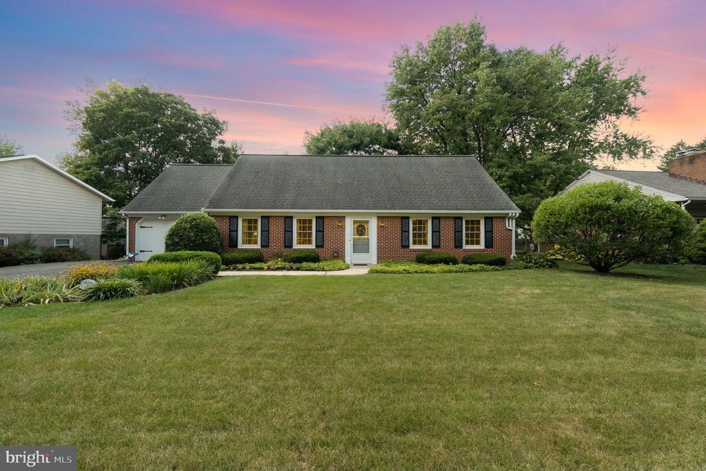 Photo of 52 HOLLY DR, LEOLA, PA 17540 (MLS # PALA2040060)