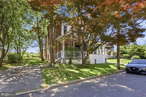 Townhouse For Sale - 264 Maple Avenue<br/> Delaware County, MORTON, PA 19070