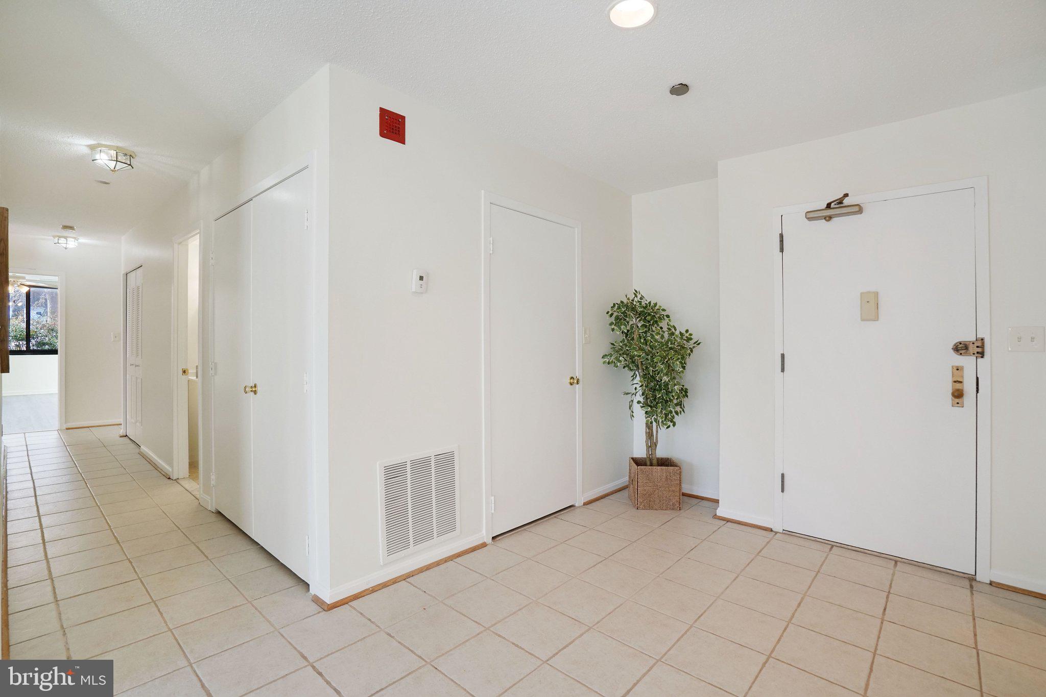 SKYLINE HOUSE - Residential