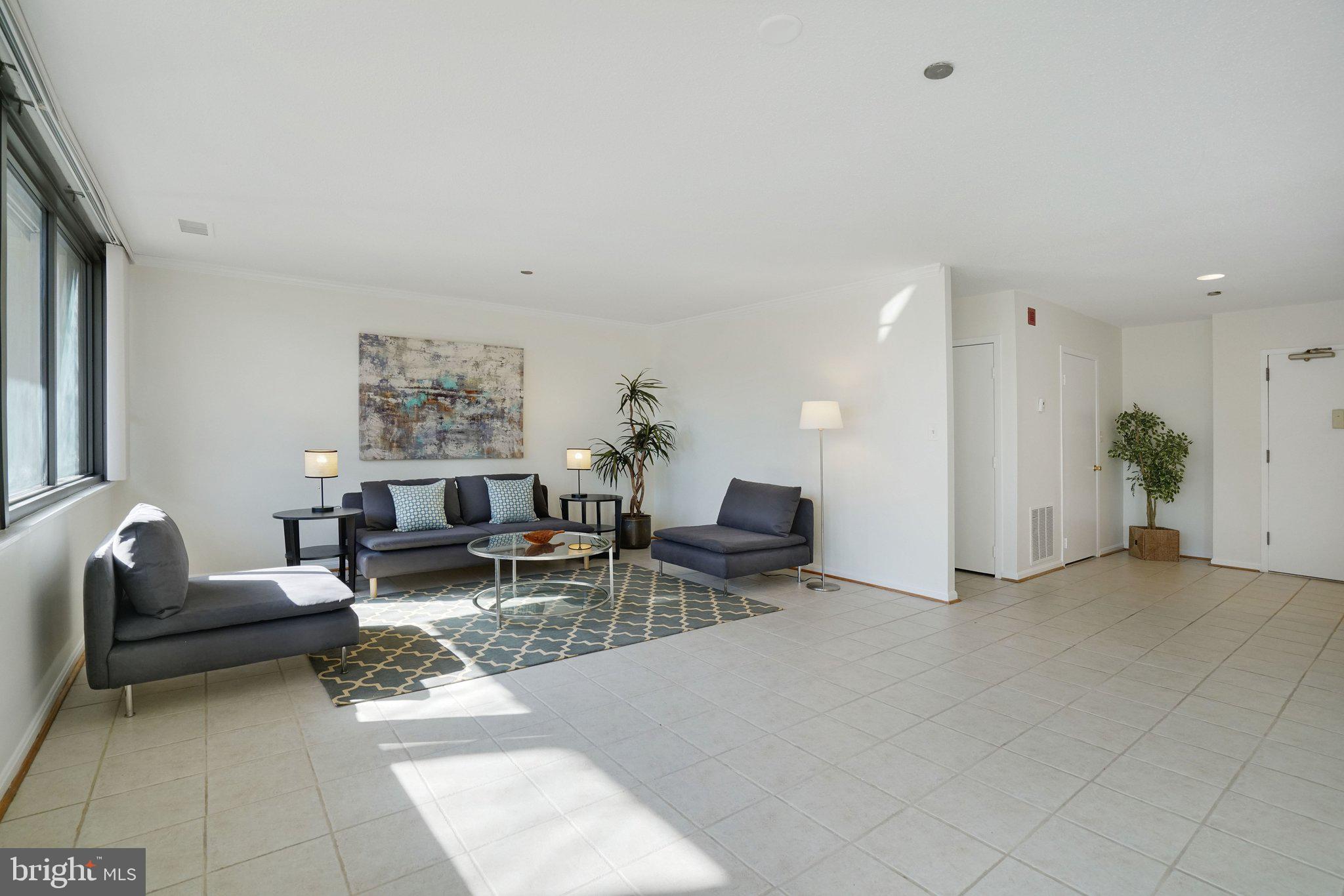 SKYLINE HOUSE - Residential