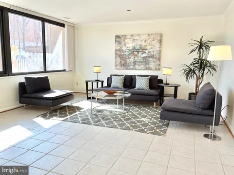 3713 S George Mason Drive Unit T5W, Falls Church, VA MLS: VAFX2288866