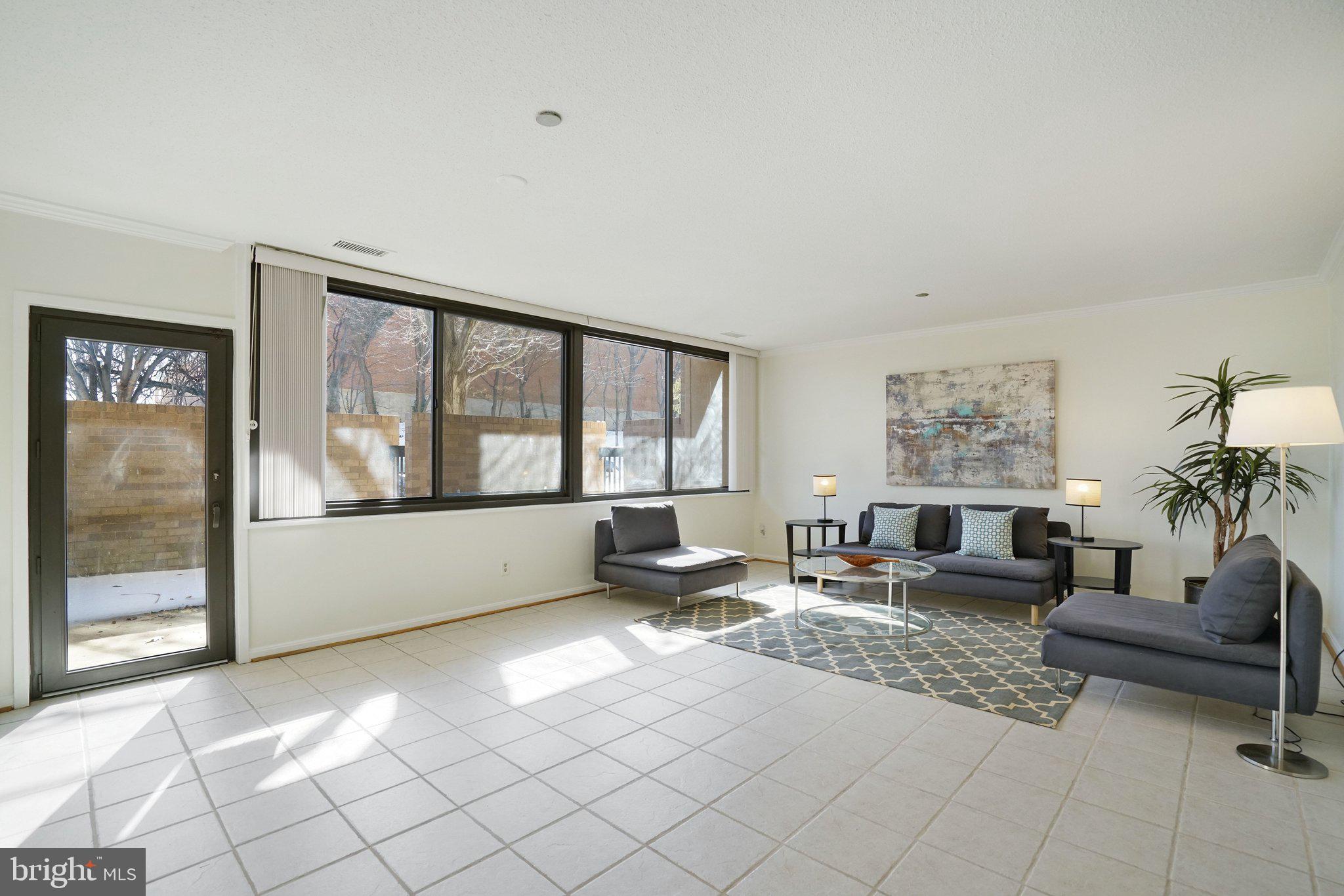 SKYLINE HOUSE - Residential