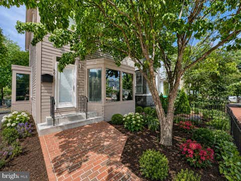 Photo of 400 8th Street NE, WASHINGTON, DC 20002 (MLS # DCDC2279898)