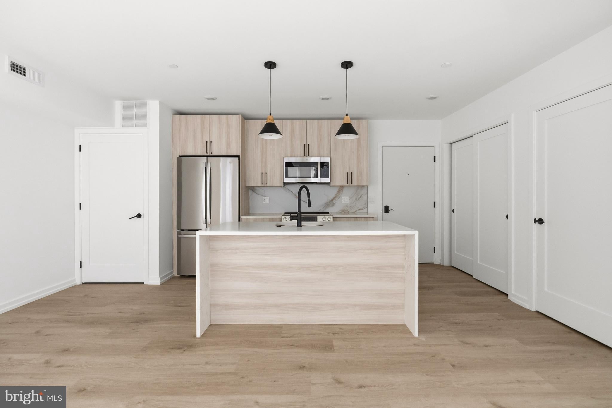 209 NEW STREET 4C