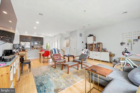 Townhouse For Sale - 2122 E Susquehanna Avenue<br/> PHILADELPHIA, PA 19125