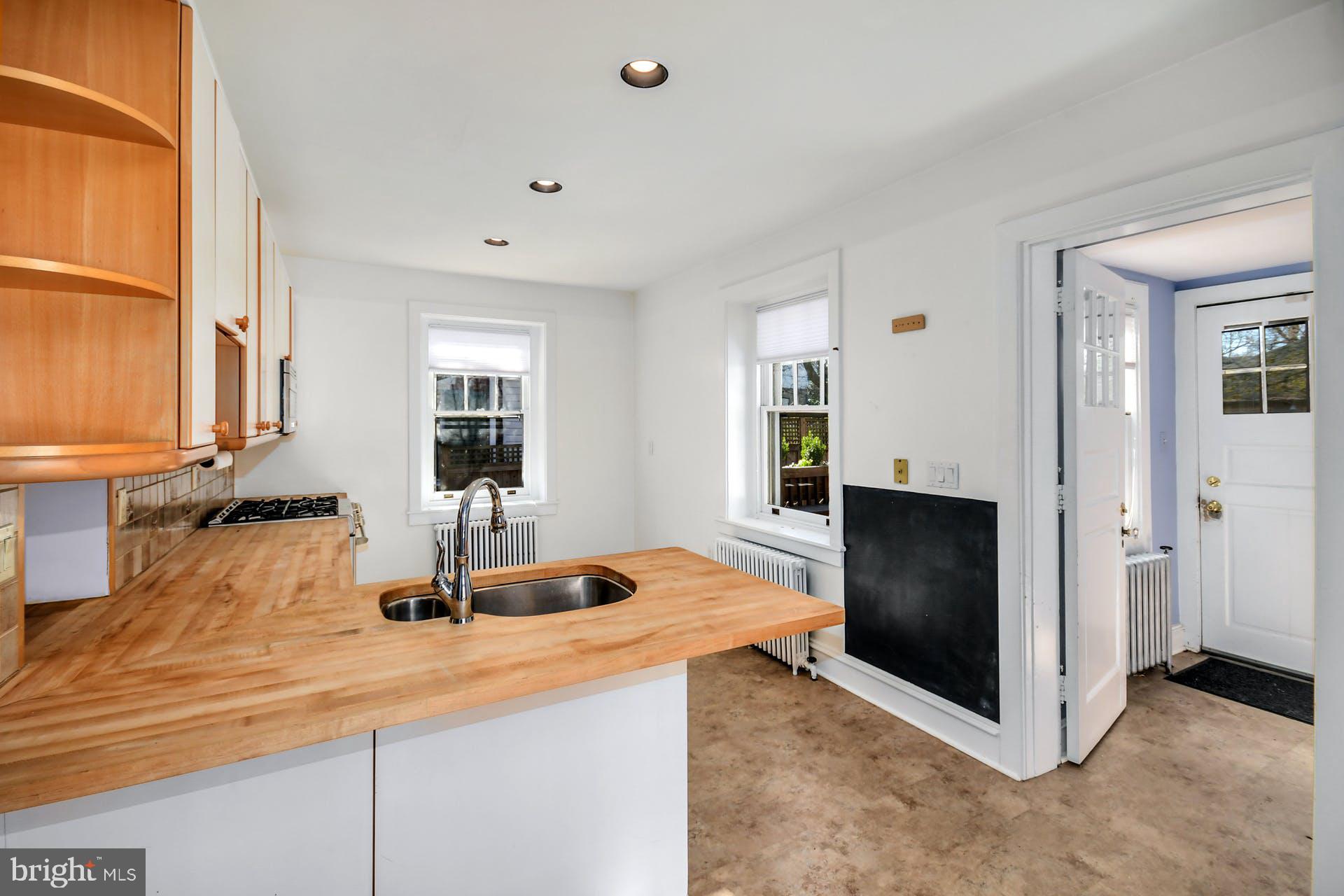 CHESTNUT HILL - Residential
