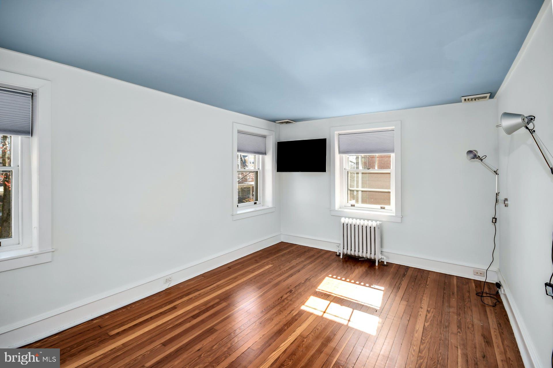 CHESTNUT HILL - Residential