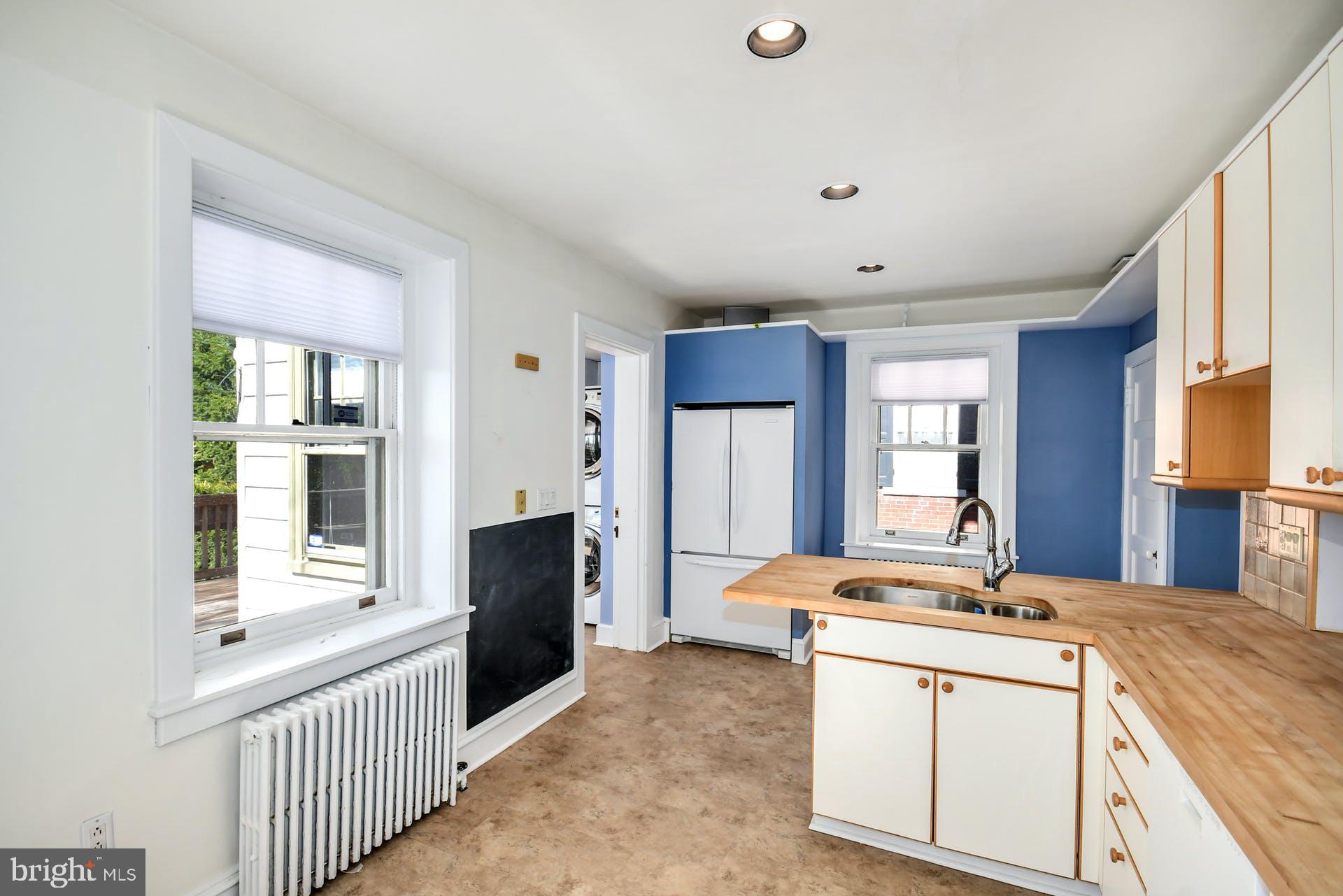 CHESTNUT HILL - Residential