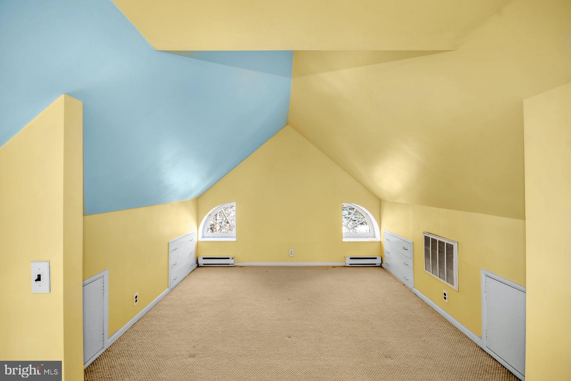 CHESTNUT HILL - Residential