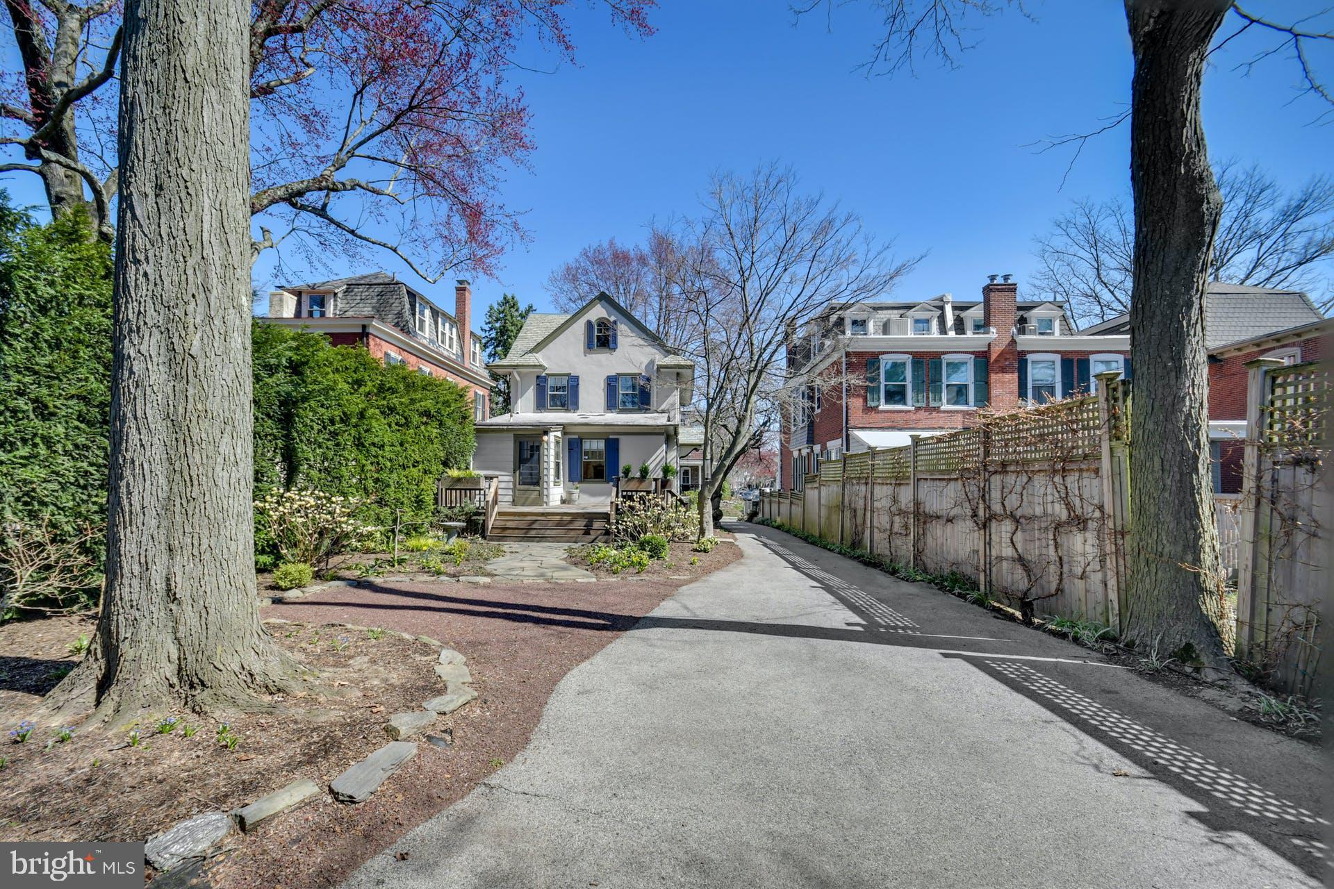 CHESTNUT HILL - Residential