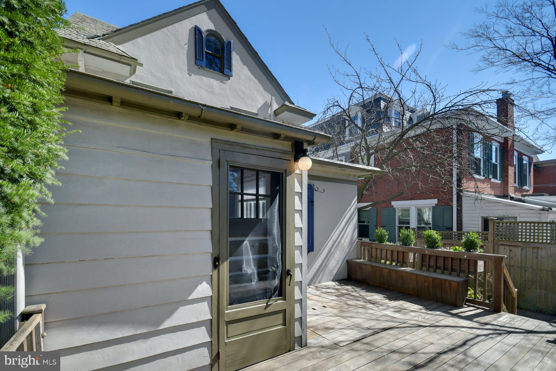 CHESTNUT HILL - Residential