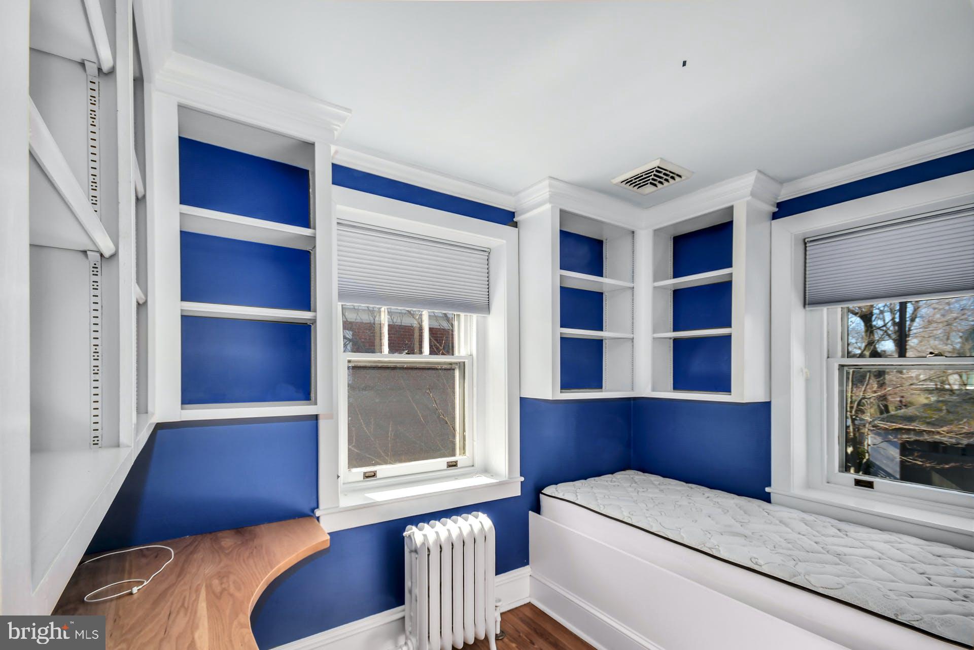 CHESTNUT HILL - Residential