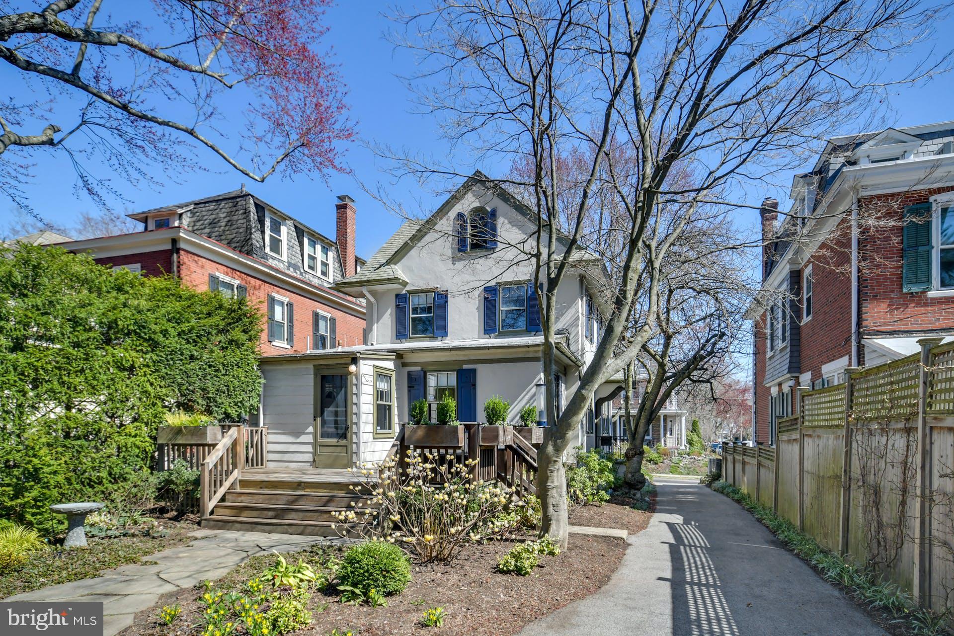 CHESTNUT HILL - Residential