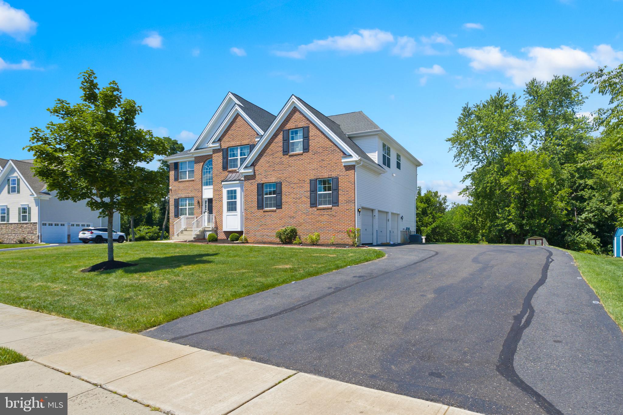 316 CRESCENT DRIVE
