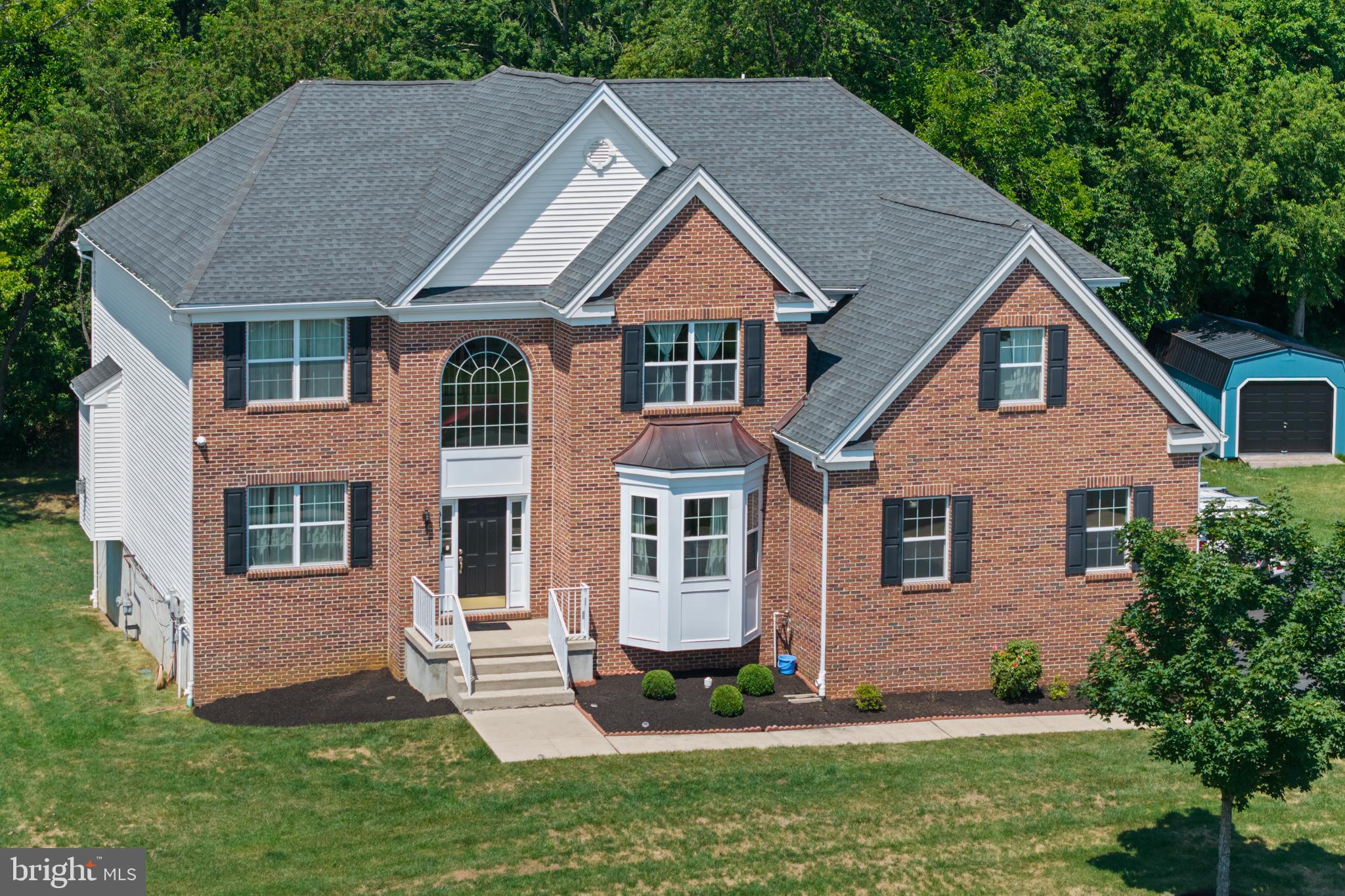 316 CRESCENT DRIVE