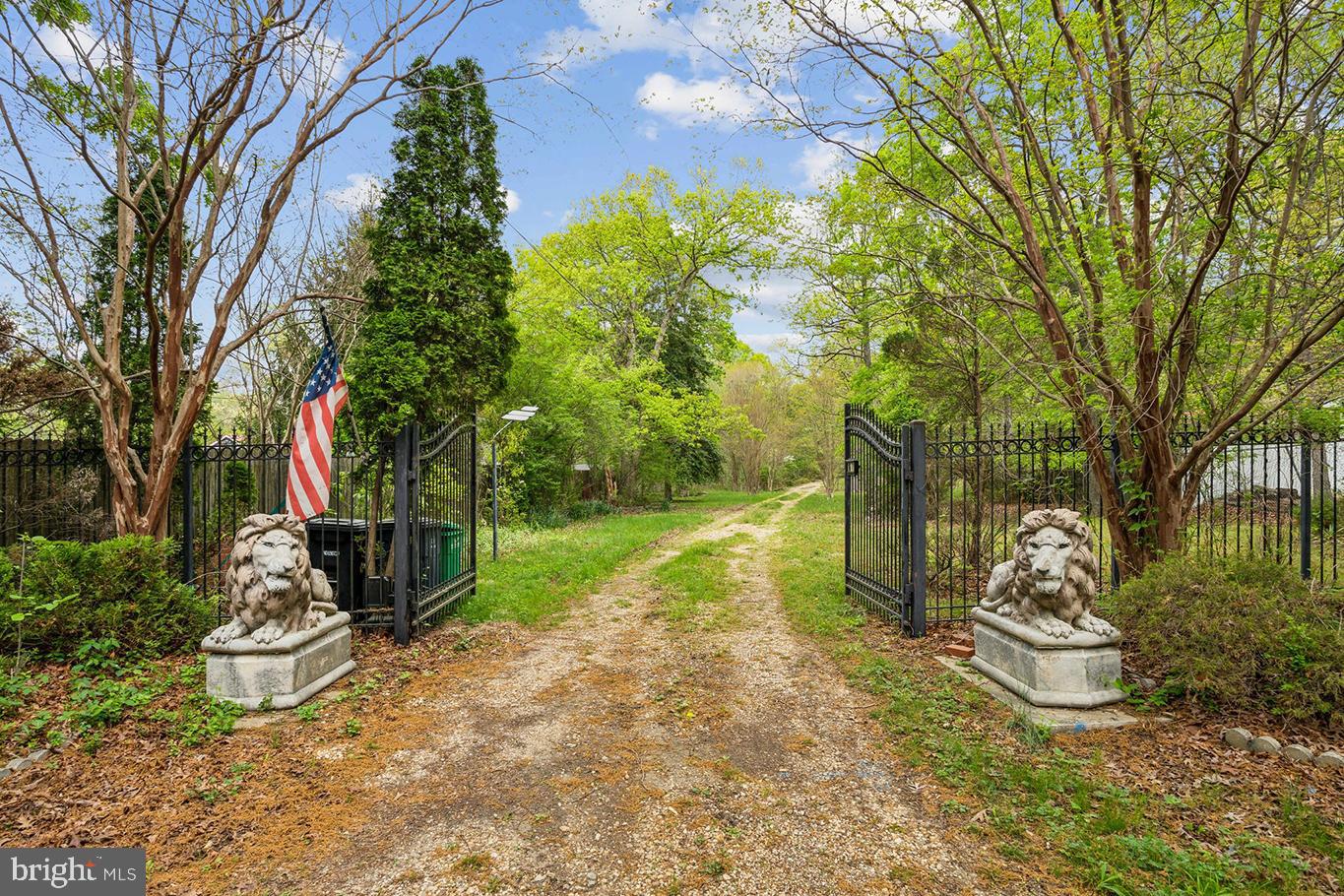 1617 ACCOKEEK ROAD W