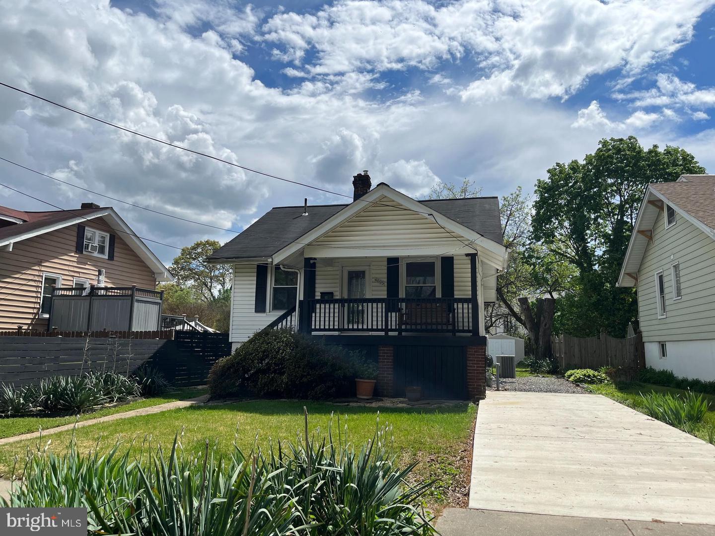 COTTAGE CITY - Residential Lease