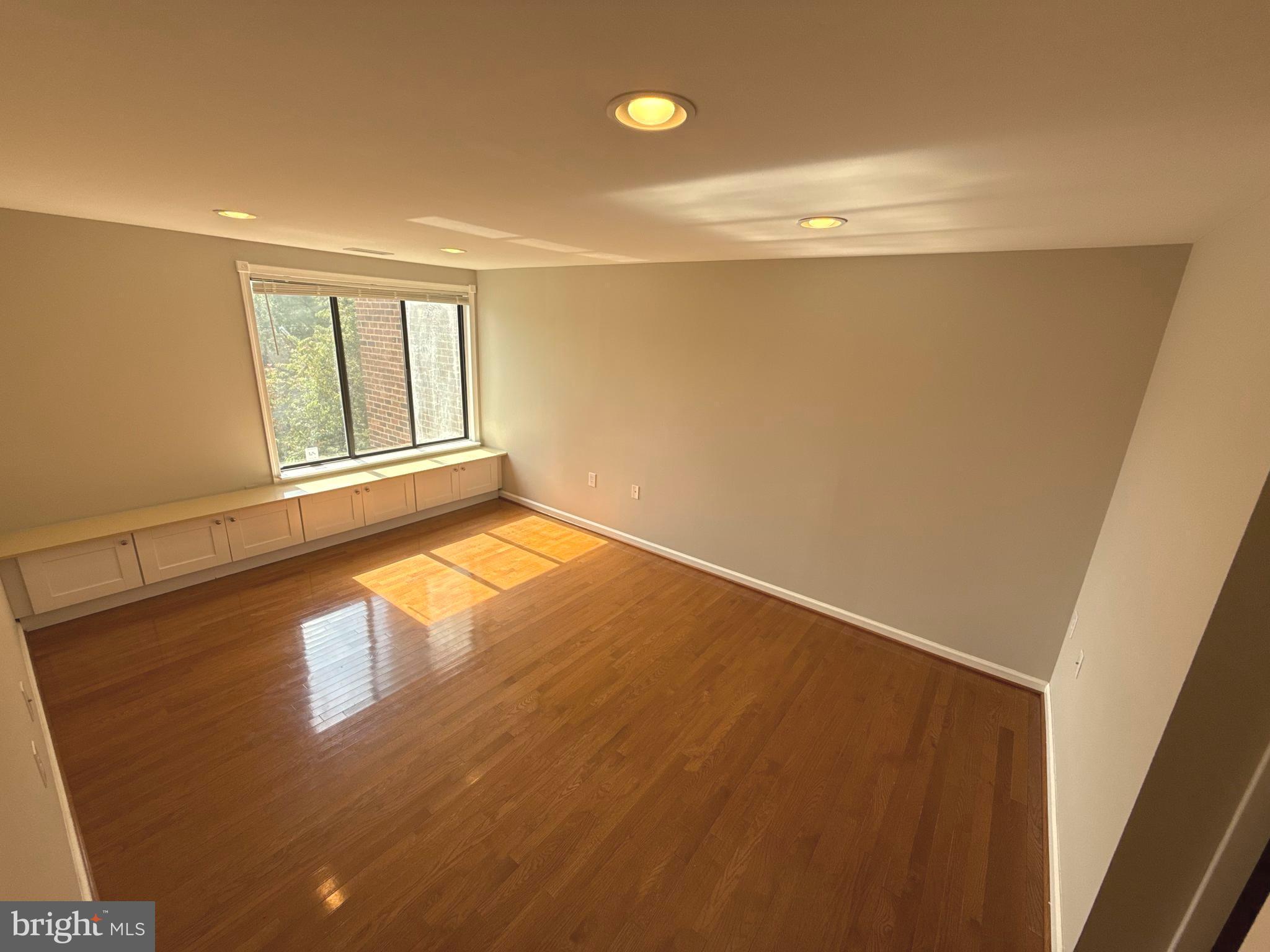 FARMINGDALE - Residential Lease