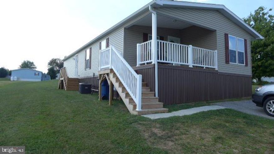 Top-of-the-line double-wide.  Every upgrade you can imagine including beautiful KIT w/ stainless appliances & pantry.  Drywall thru-out.  MSTR has WIC & full BA.  Thermo pane windows, ceiling fans & LAU room.  Great location w/ major shopping nearby. THE OWNERS HAVE FOUND A NEW HOME....DON'T MISS THIS OPPORTUNITY AT THE NEW PRICE.