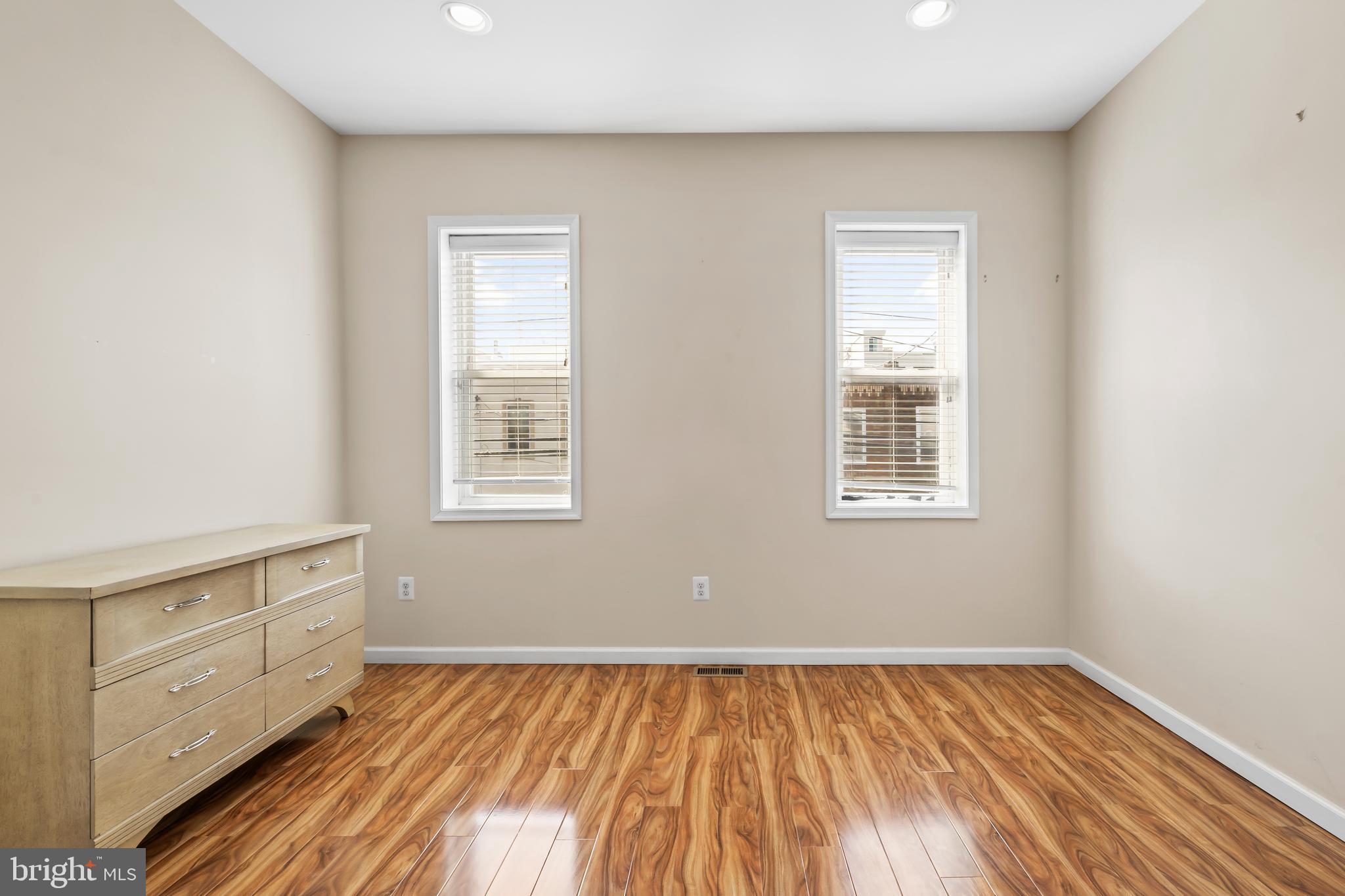 POINT BREEZE - Residential