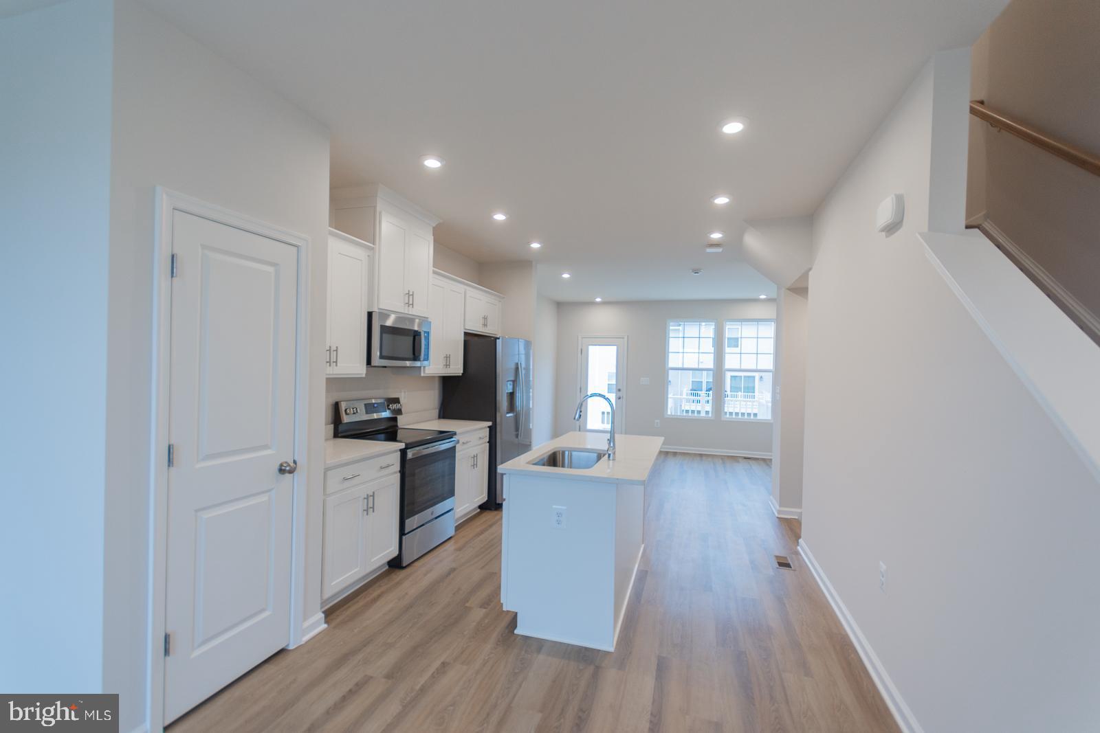 PRESIDENTS POINTE - Residential Lease