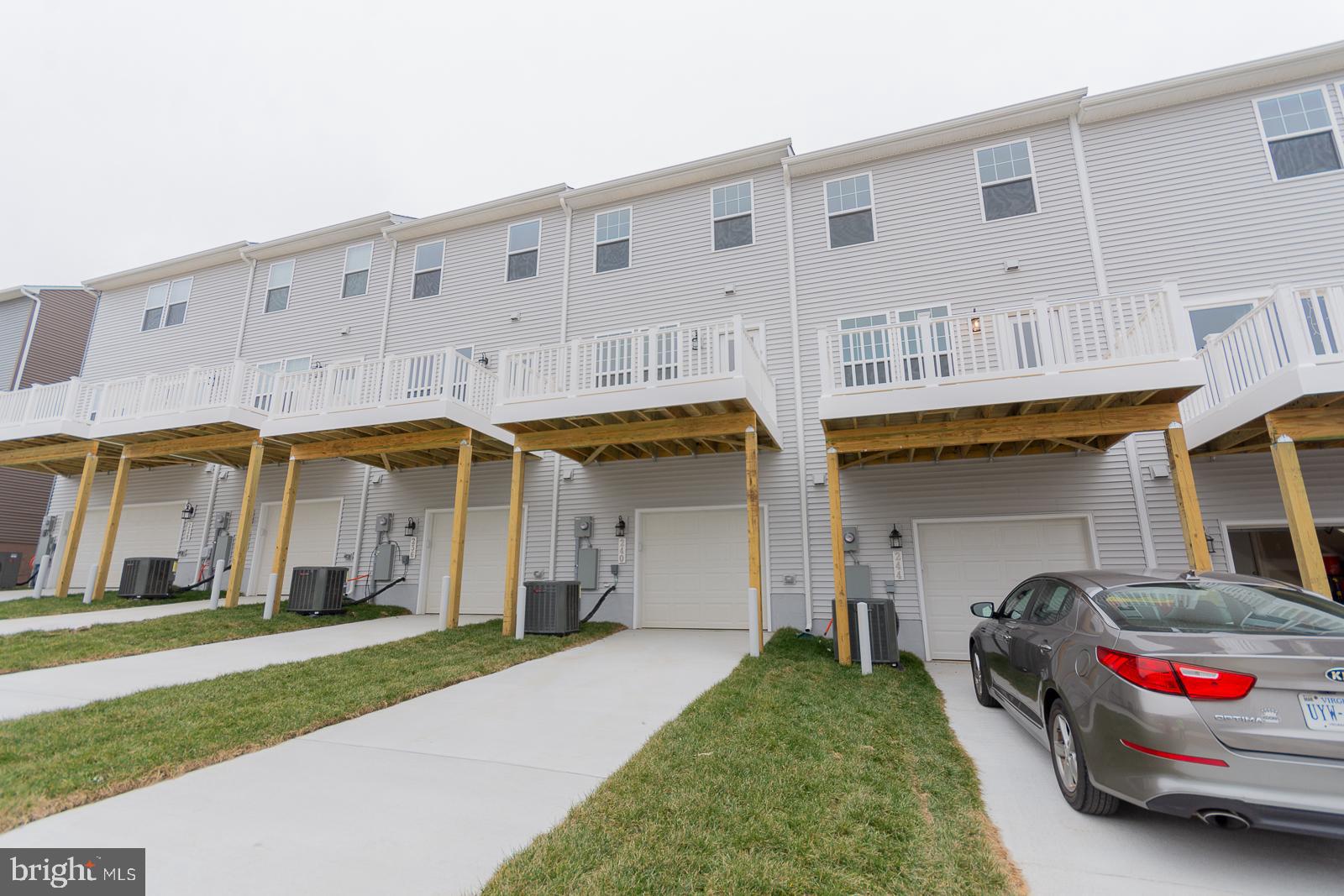 PRESIDENTS POINTE - Residential Lease