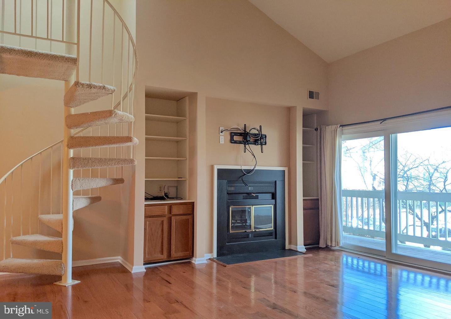 ESSEX HOUSE - Residential Lease