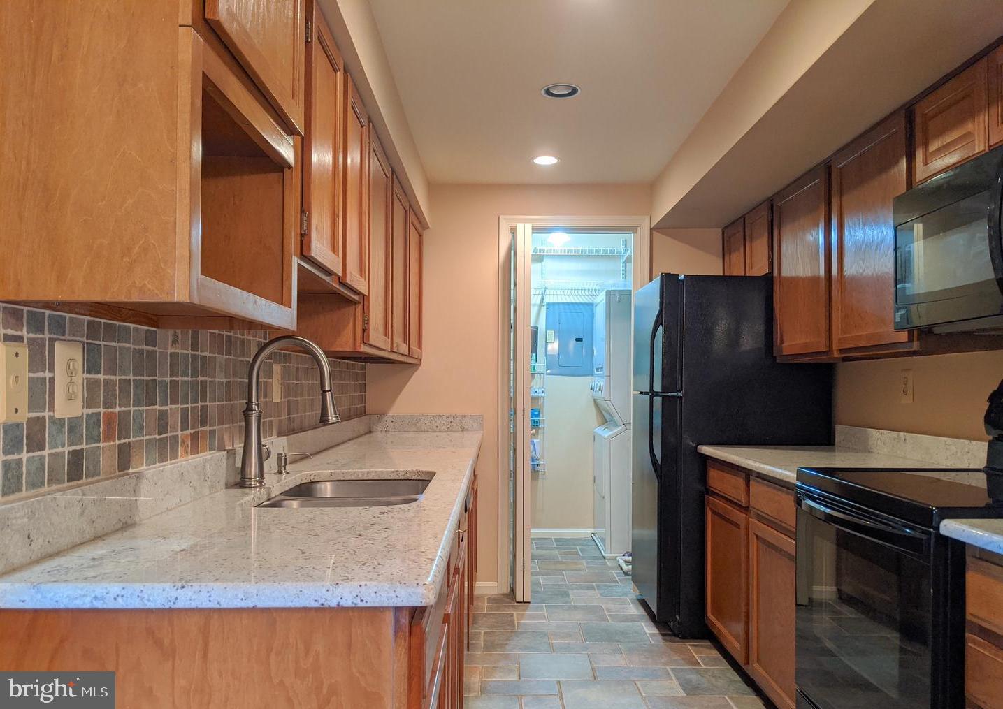 ESSEX HOUSE - Residential Lease