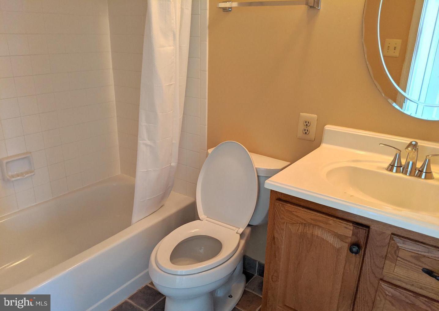 ESSEX HOUSE - Residential Lease