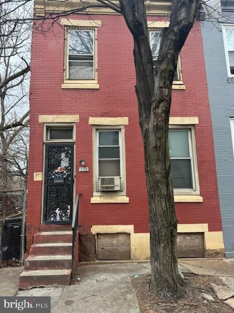 Great investment deal in the Stanton Neighborhood of Philadelphia, PA over on 2402 N Colorado St,
Philadelphia, PA 19132. It's a 3 Bedroom with 1 bath and has 1,050 sq. ft., currently tenant occupied but
will be delivered vacant. Perfect for investors or savvy buyers. This property offers endless possibilities: flip
it, rent it, hold it, or customize it to suit your vision!
Additional Information/Conditions:
•Kitchen has no countertops - will need Full Kitchen.
•Property is livable but needs a lot of work
Terms:
Cash, Hard or Private Money only. The property comes in "AS-IS" condition. Buyer pays all closing costs,
escrow fees, and transfer tax.
Open escrow with a $5,000 non-refundable earnest deposit to our title company of choice.
Buyer to verify all information as seller makes no claims
or warranties expressed or implied. Buyer must perform due diligence and hold seller harmless.
NONE of the info above is deemed accurate and is for informational purposes only. Seller and its members
or representatives make no guarantees concerning property condition, value, characteristics, or financial
benefits.