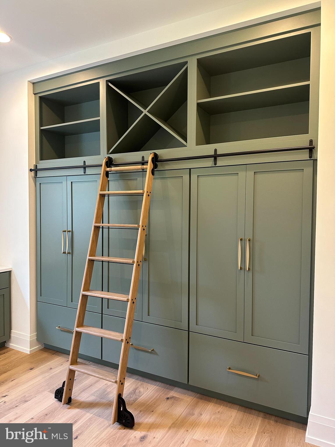 GLENDALE ESTATES - Residential