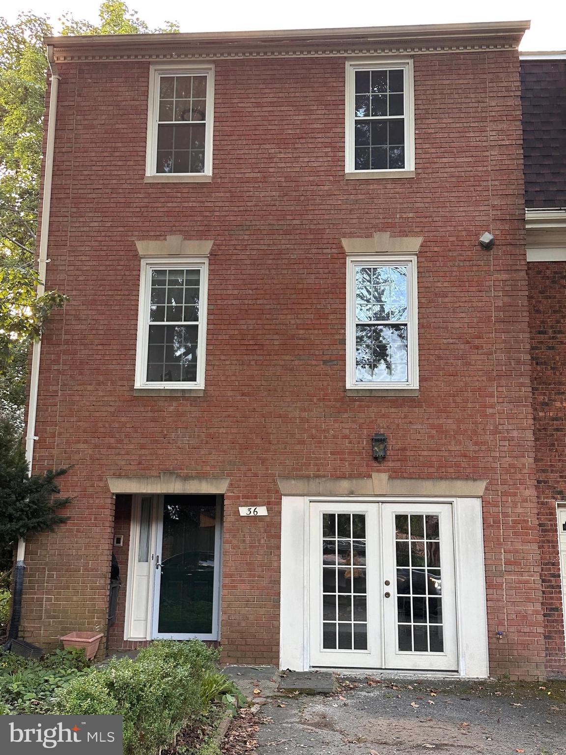 ROCKSHIRE TOWNHOMES - Residential Lease